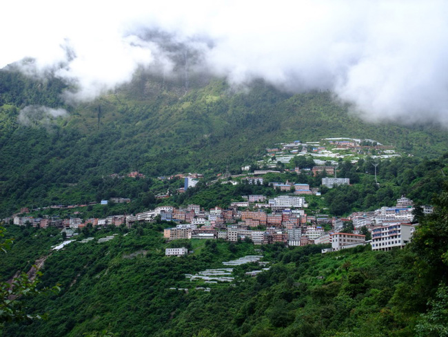 Tibet Border Zhangmu Town Overview-03